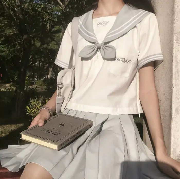 少女嬉春